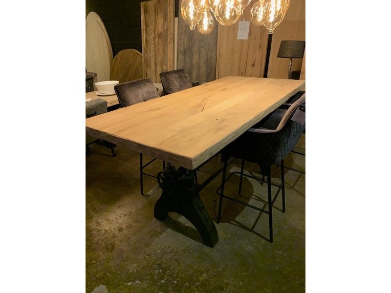 Industrieller Esstisch aus Holz »mit Tischbein aus Gusseisen