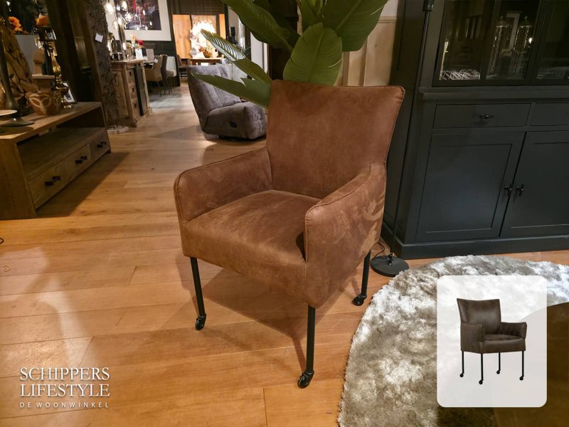 Dining chair with wide armrests