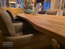 Tisch aus Baumstamm