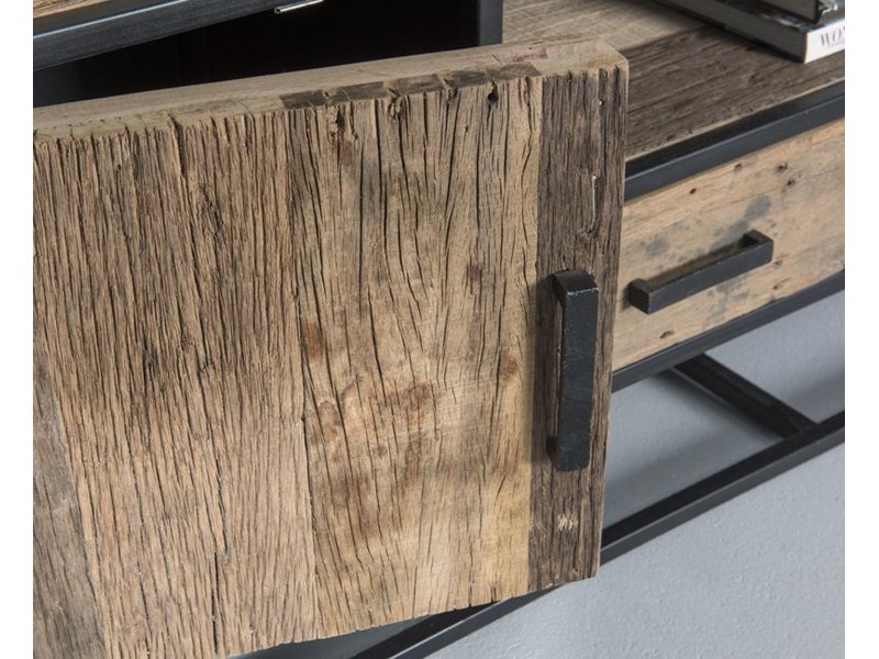 Tv dressoir Dakota gemaakt van gerecycled oud hout gecombineerd met zwart staal