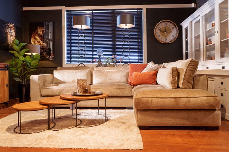 Ecksofa beige mit runden Tischen - Schippers Lifestyle Enschede