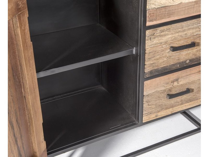 Dressoir Dakota van gerecycled oud hout gecombineerd met zwart staal