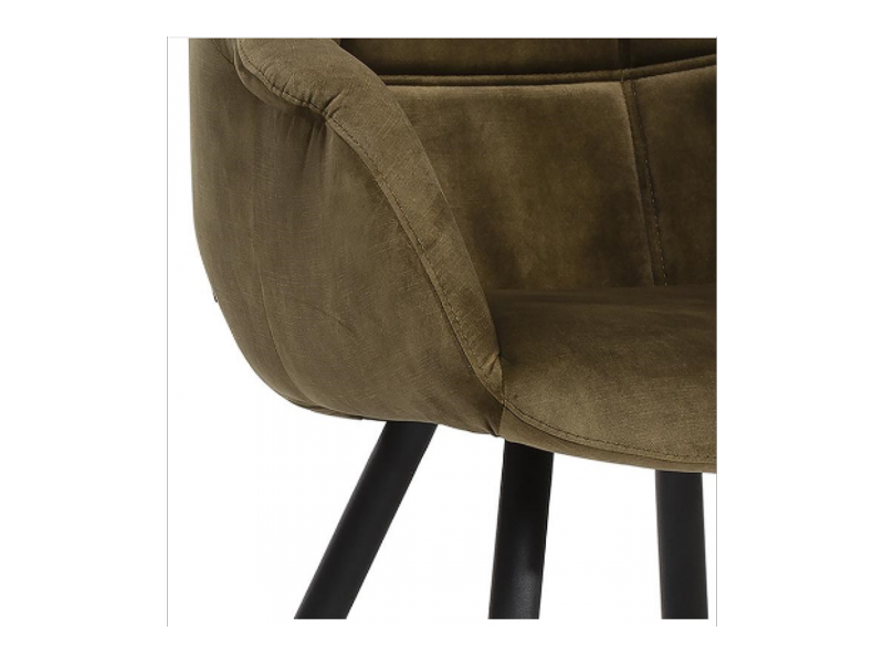 Eetstoel Athur, die is bekleed met de onderhouds vriendelijke velours stof Adore.