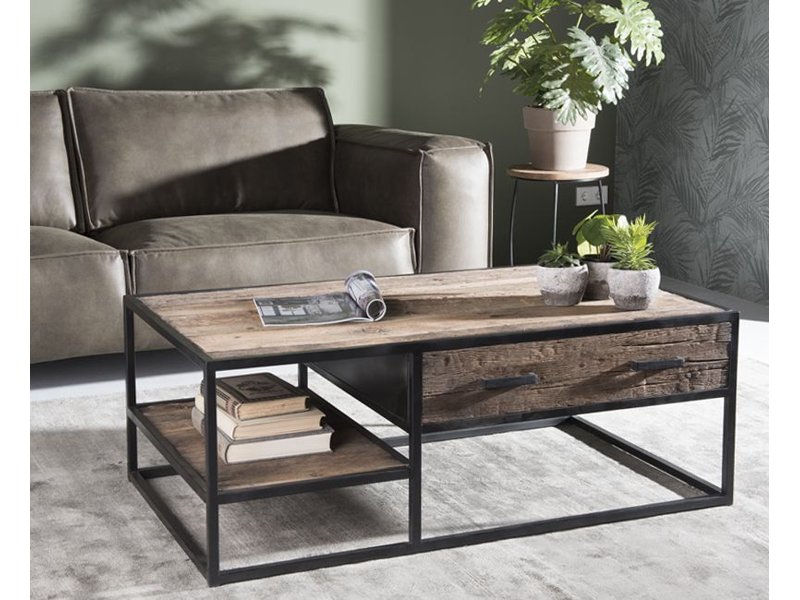 Salontafel Dakota van gerecycled oud hout gecombineerd met zwart staal