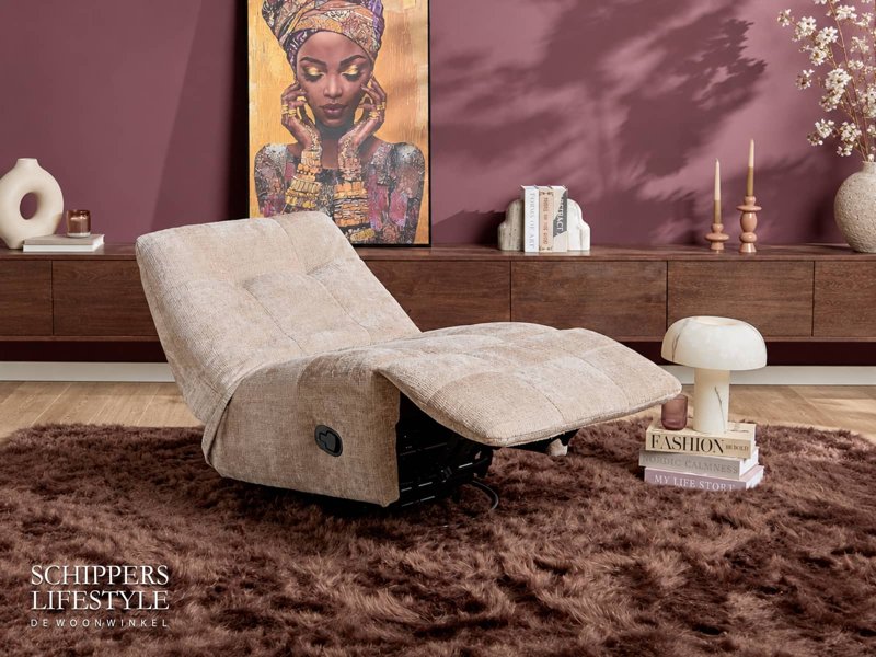 Moderne fauteuil met ligstand