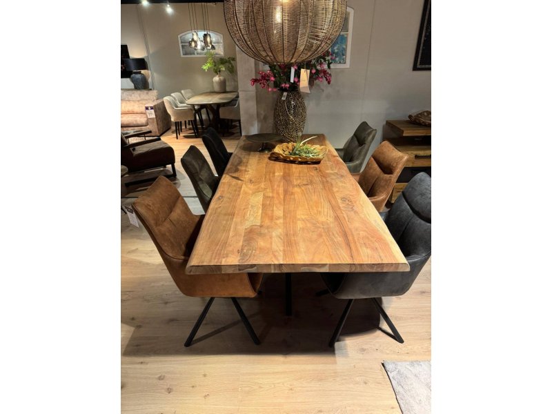 Acasia aanbieding tafel