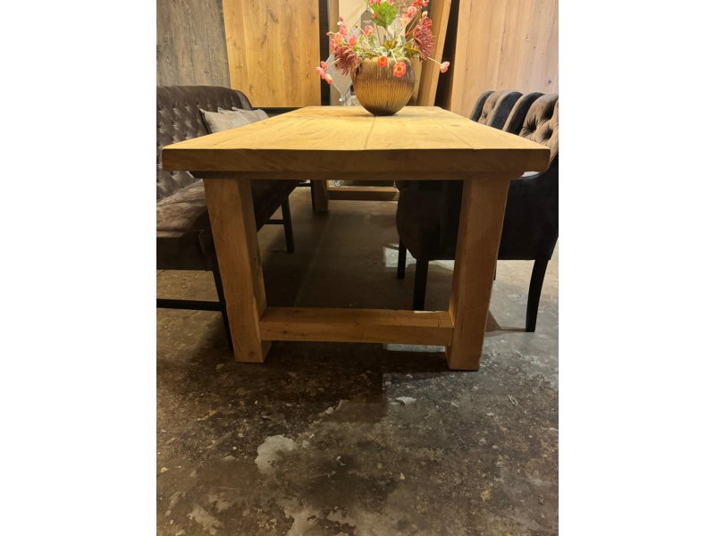 Oud eiken eettafel