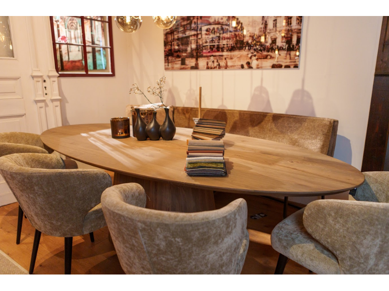 Eichenholz-Oval-Tisch