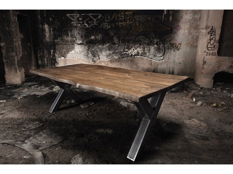 Alter Eichentisch mit Eisenuntergestell